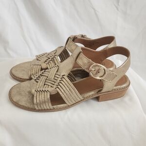 Chic Gold Sandals with Woven Design
